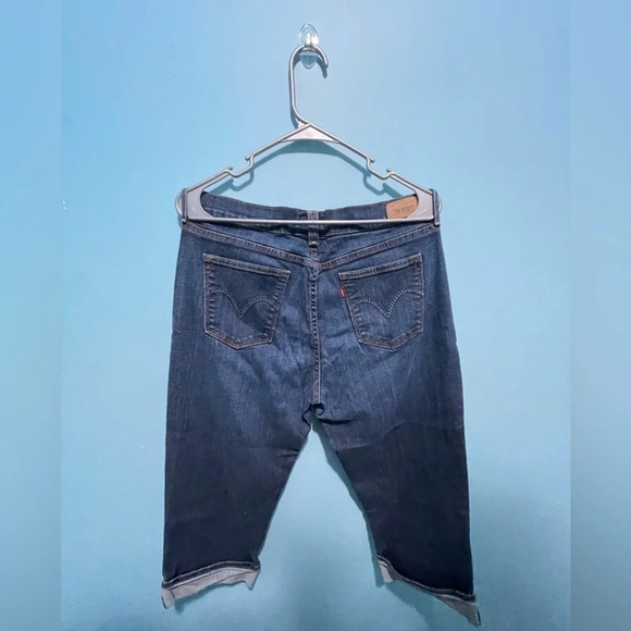 Brand: Levi’s, The Original Jean
Woman’s 515 Capri Jeans W/ Cropped Ankle - Picture 2 of 8